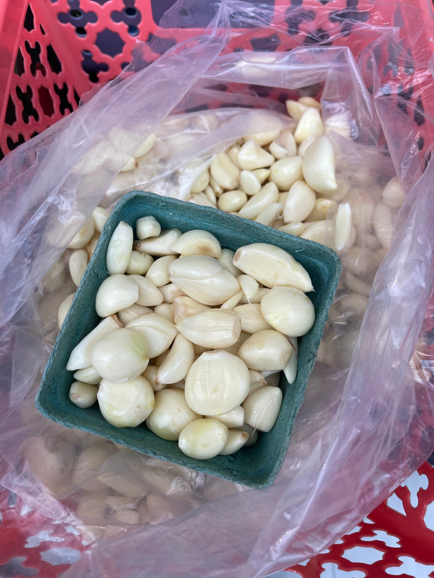 Peeled Garlic (full quart)